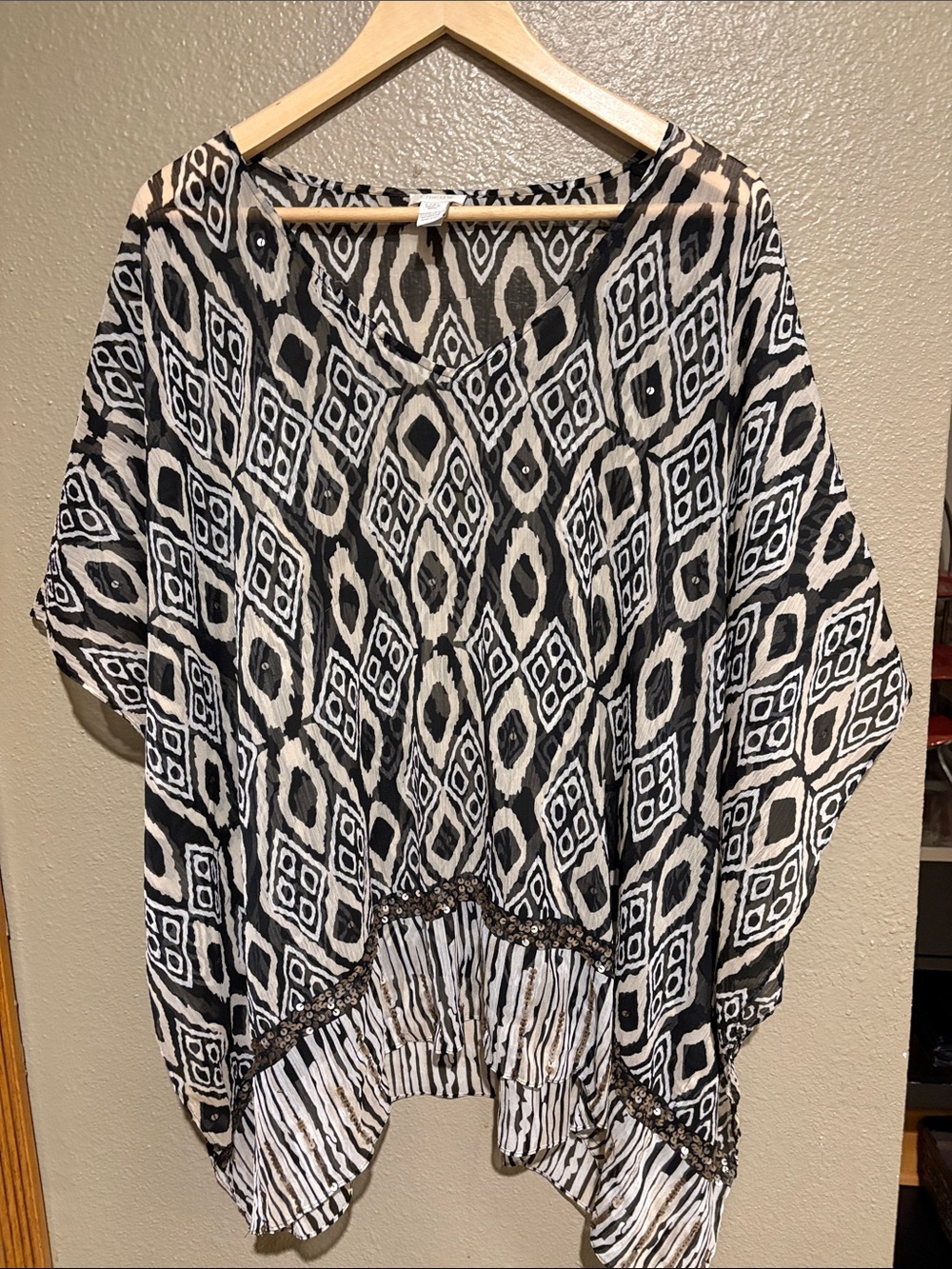 Chico's Black and White Geometric Tunic